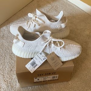 Brand new Yeezy boost 350 V2 color Bone